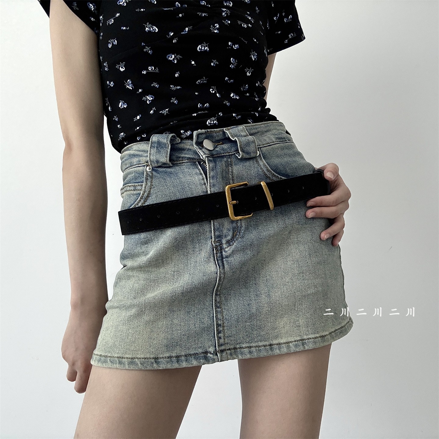 绒面皮带配牛仔裤装饰~