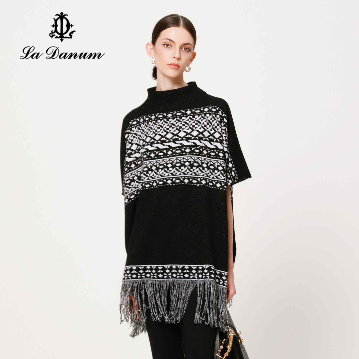 阿丹娜黑色绵羊毛提花针织斗篷