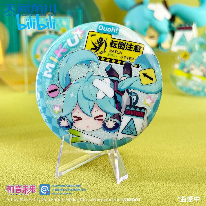 bilibili哔哩哔哩2024新品VOCALOID 摔倒的初音未来 双闪徽章 模玩/动漫/周边/娃圈三坑/桌游 动漫徽章/立牌 原图主图