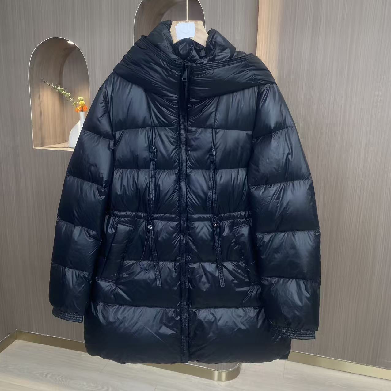 佧 X11AYN8459 黑金中长款收腰羽绒服