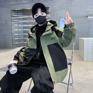 儿童装男童外套春秋款2026新款春季冲锋衣酷帅中大童男孩春装衣服