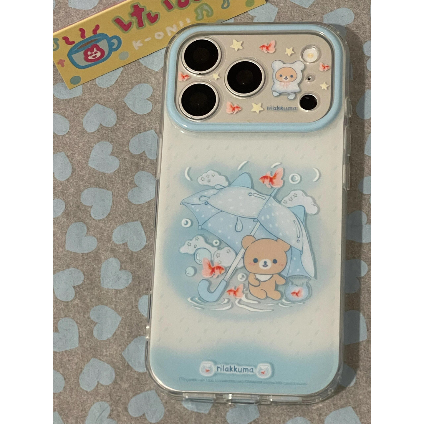 韩系蓝色雨滴金鱼撑伞轻松熊适用iPhone17promax手机壳硬苹果16Pro新款15全包16pm防摔17女款17Pro独特超好看 - 实物图