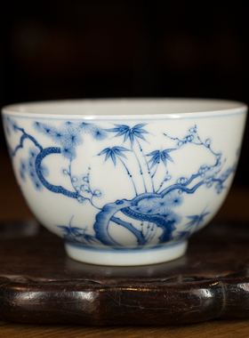 龙圣华苑景德镇谷雨山房早期尹曰手绘青花岁寒三友抱石杯名家茶杯