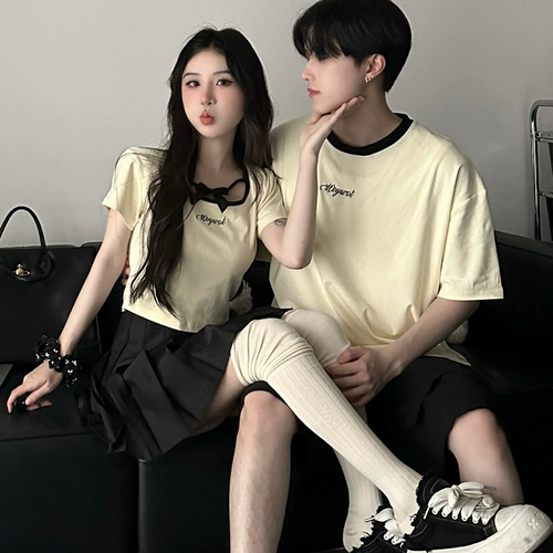 Небольшая дизайнерская парная одежда для влюбленных, футболка с коротким рукавом с бантиком, тренд сезона, по фигуре