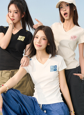 HACR｜harshandcruel芭乐系童趣小香贴布绣弹力修身V领短袖T恤女