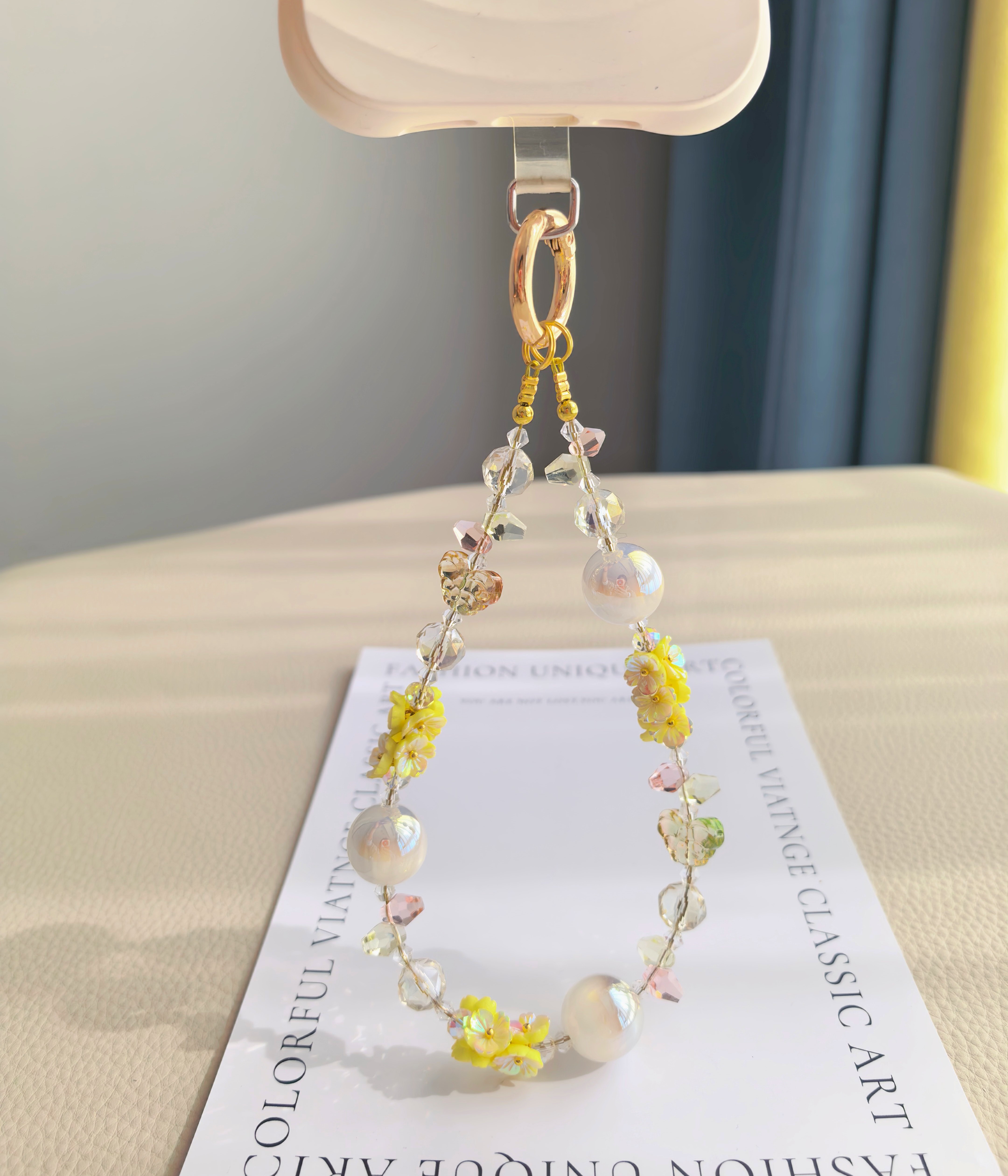 原创重工花朵水晶手机链钥匙扣挂件超仙高级感淡黄色花球新款串珠