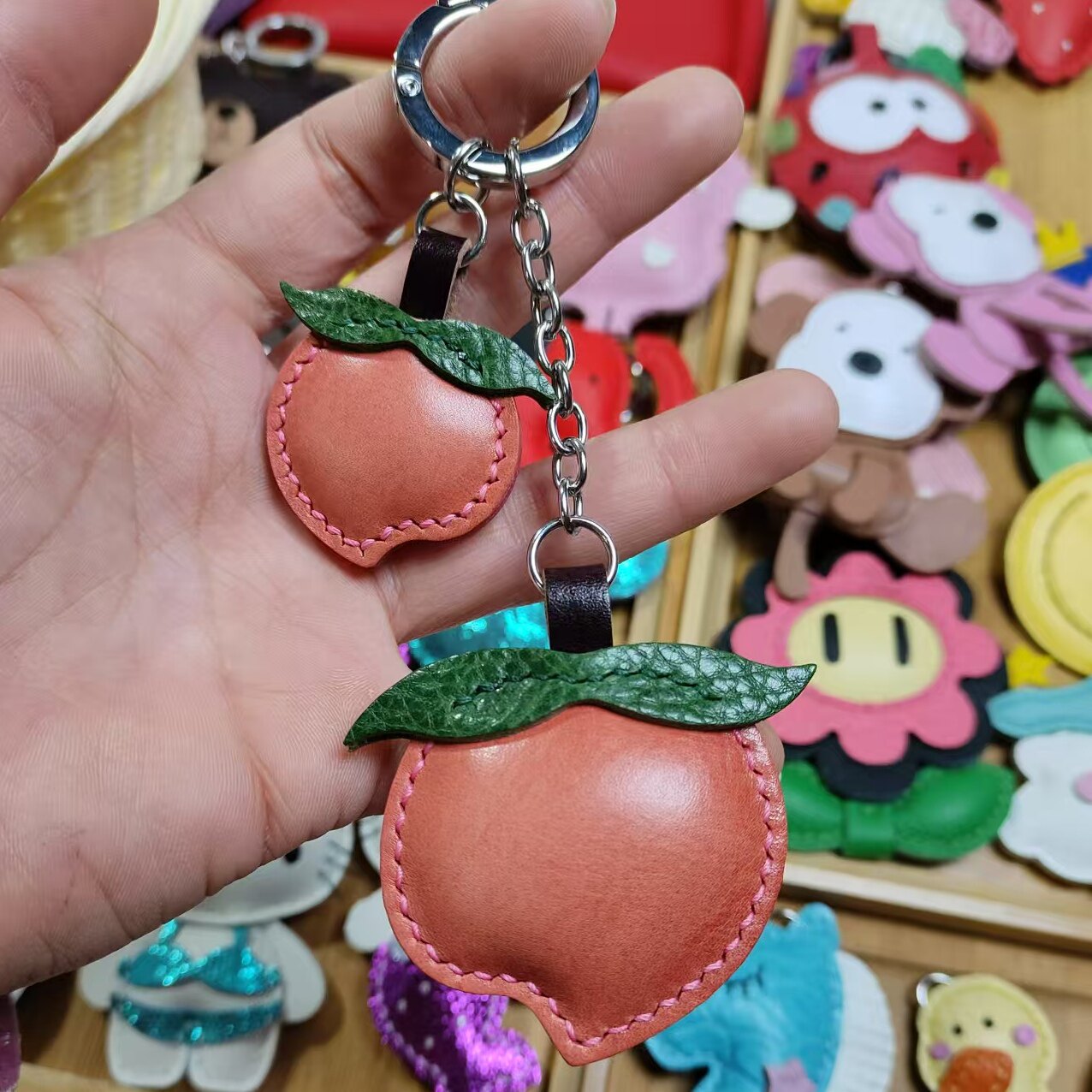 高档真皮包包挂件汽车钥匙扣包包挂饰可爱小桃子MBOX植鞣皮纯手工