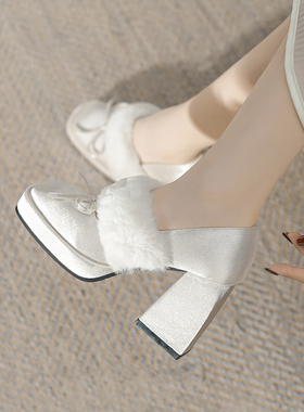 白色小个子高跟玛丽珍毛毛鞋女冬加绒法式复古旗袍鞋方头单鞋粗跟