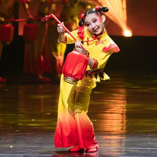 元旦演出服第十三届小荷风采灯忆故乡情儿童舞蹈表演灯笼演出服装