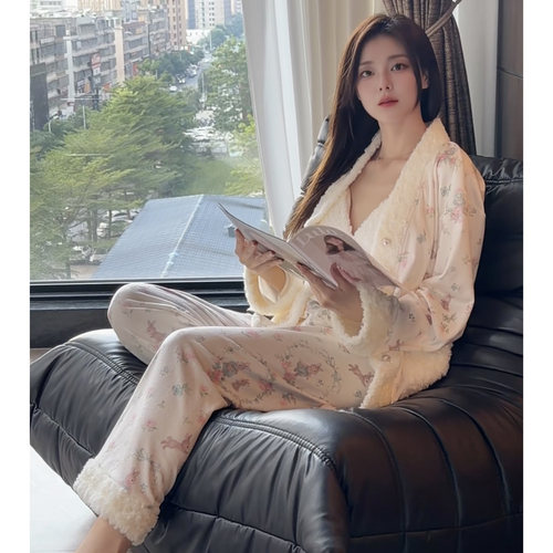 甜美风带胸垫碎花兔子睡衣三件套