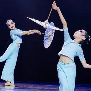 中国风独舞诗雨江南舞蹈服舞蹈伞诗雨江南演出服儿童碇步桥舞蹈服