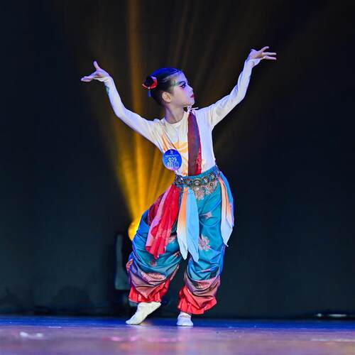 敦煌舞儿童演出服莲花化生舞蹈服古典舞莲花仙童表演服舞台剧少儿