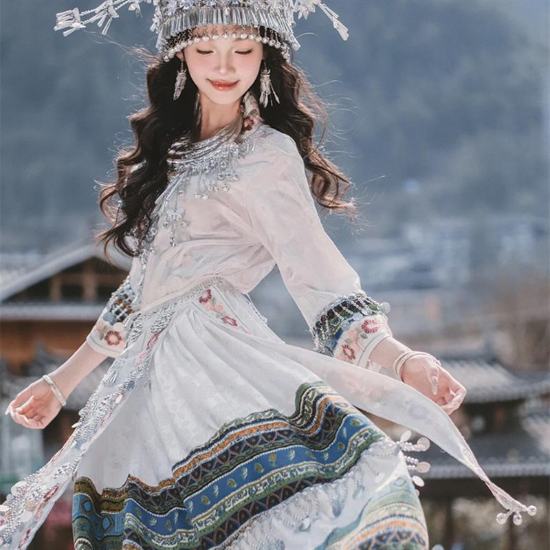 新款苗疆少女服装民族简约白色清新土家族苗族凤凰苗寨套装摄影