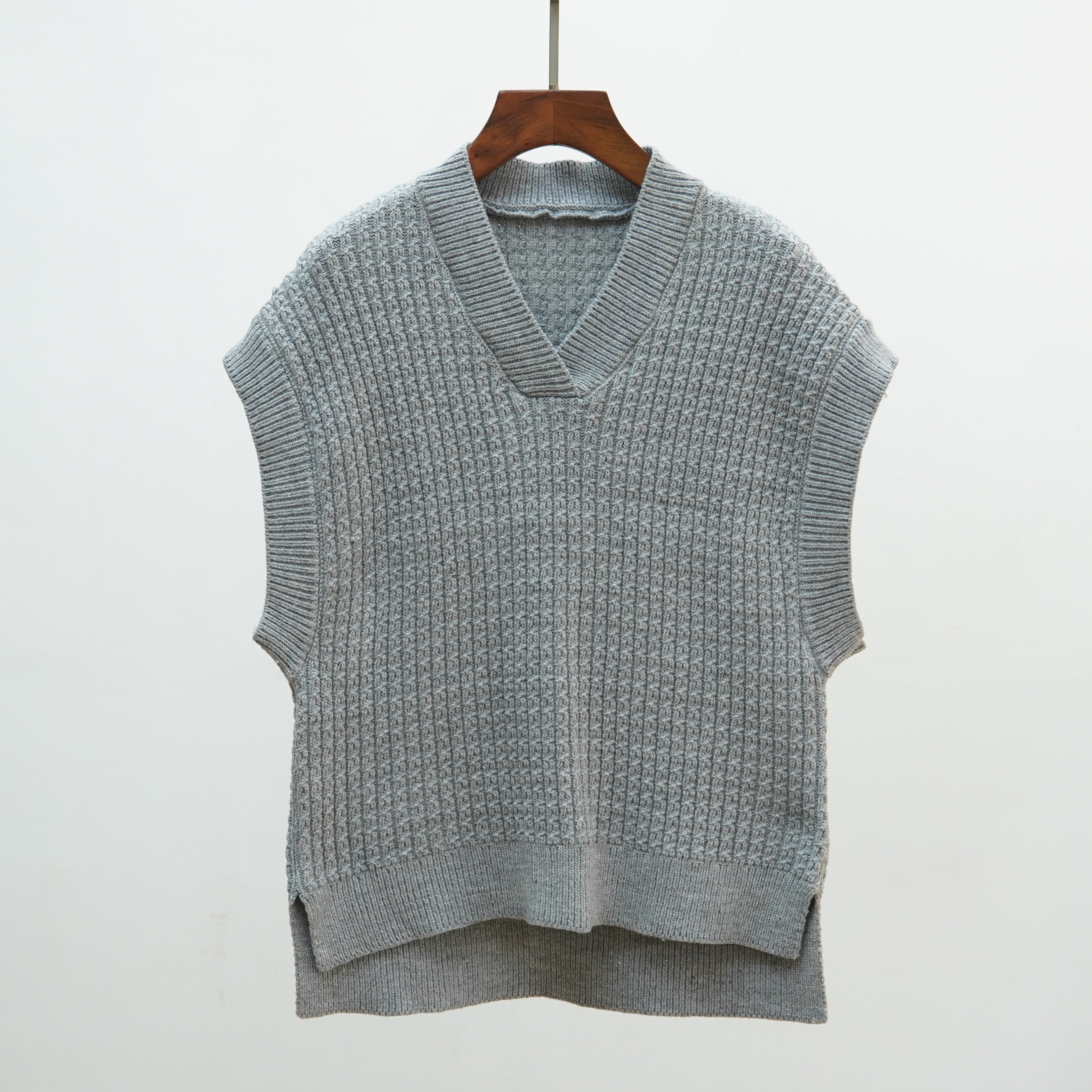 708 2025新款秋冬韩版V领纯色加厚无袖针织马甲背心女士叠穿坎肩