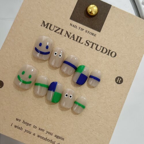 【MUZI穿戴甲】手工定制美甲手绘笑脸裸色可爱美甲显白可拆卸指甲