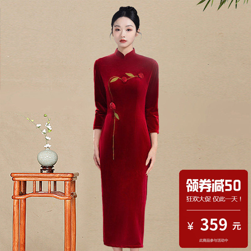 新中式红色丝绒刺绣长旗袍女婚礼妈妈装高端气质复古风老上海苏杭