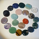 不定型扁石圆角水晶红石平面圆片 diy配件不规则圆形七彩摆件饰品