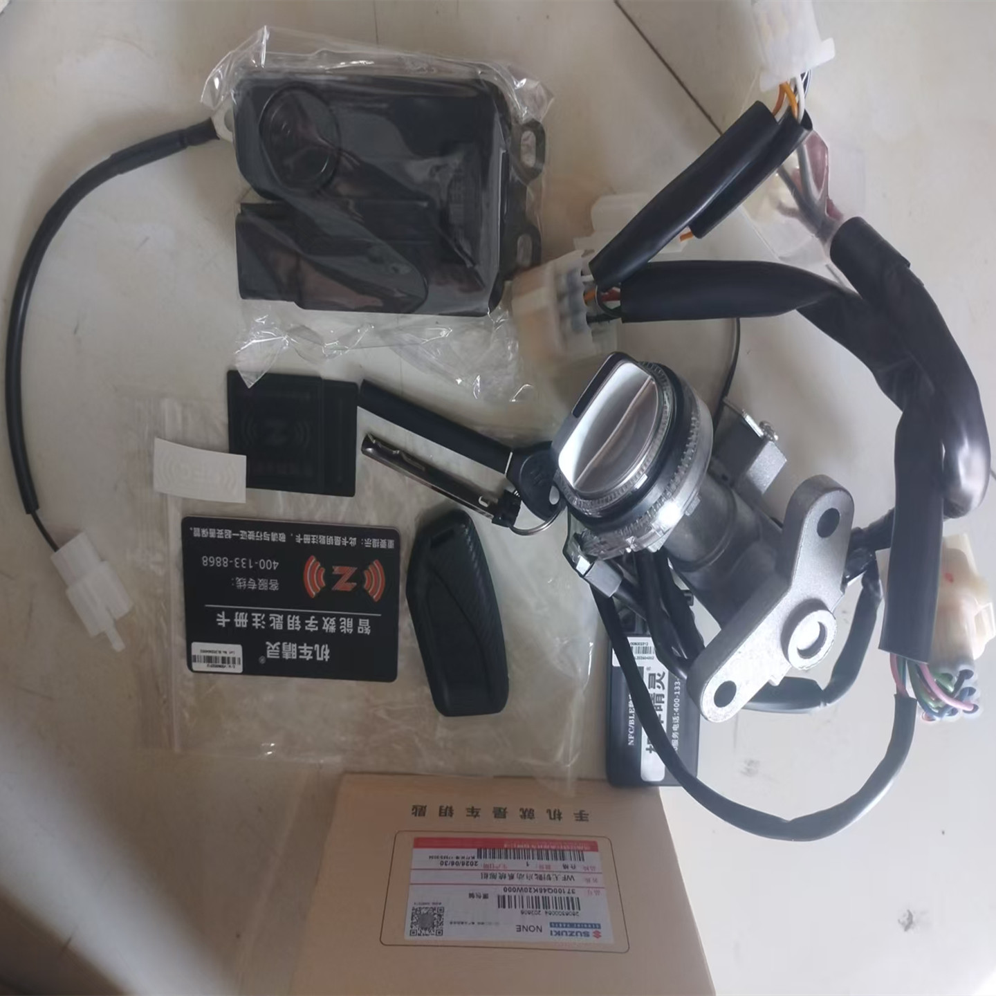 轻骑铃木摩托车防盗器USUYUEUU125T无钥匙启动GPS智能报警器原厂