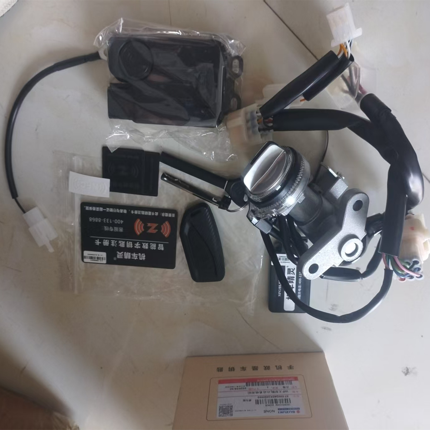 轻骑铃木摩托车防盗器USUY125TUEUU125T无钥匙启动GPS智能报警器