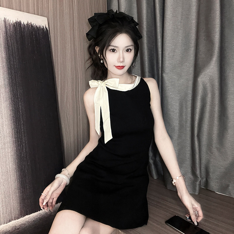 薄针织系带挖肩赫本风温柔甜美连衣裙女夏蝴蝶结挂脖背心无袖短裙
