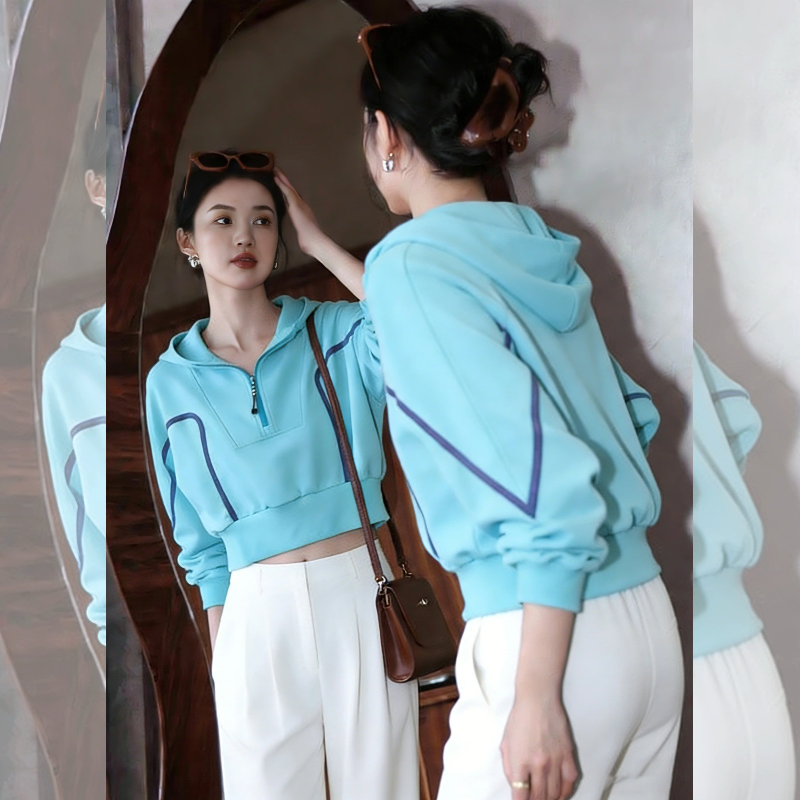 美式今年流行短款蓝色初秋卫衣女2026新款半拉链时尚运动chic上衣