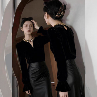 赫本风钉珠黑色丝绒衬衫女款2026新款秋冬轻奢高级感气质女士上衣