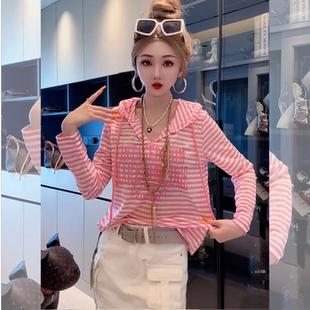 粉色连帽条纹长袖t恤女2025新款薄款冰丝针织防晒罩衫帽衫女上衣