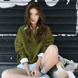 早秋小个子韩系上衣美式复古慵懒chic多巴胺绿色V领假两件卫衣女