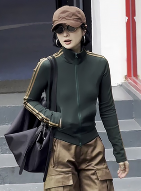 韩版军绿色运动外套女秋季2026新款大码胖mm修身显瘦减龄长袖上衣