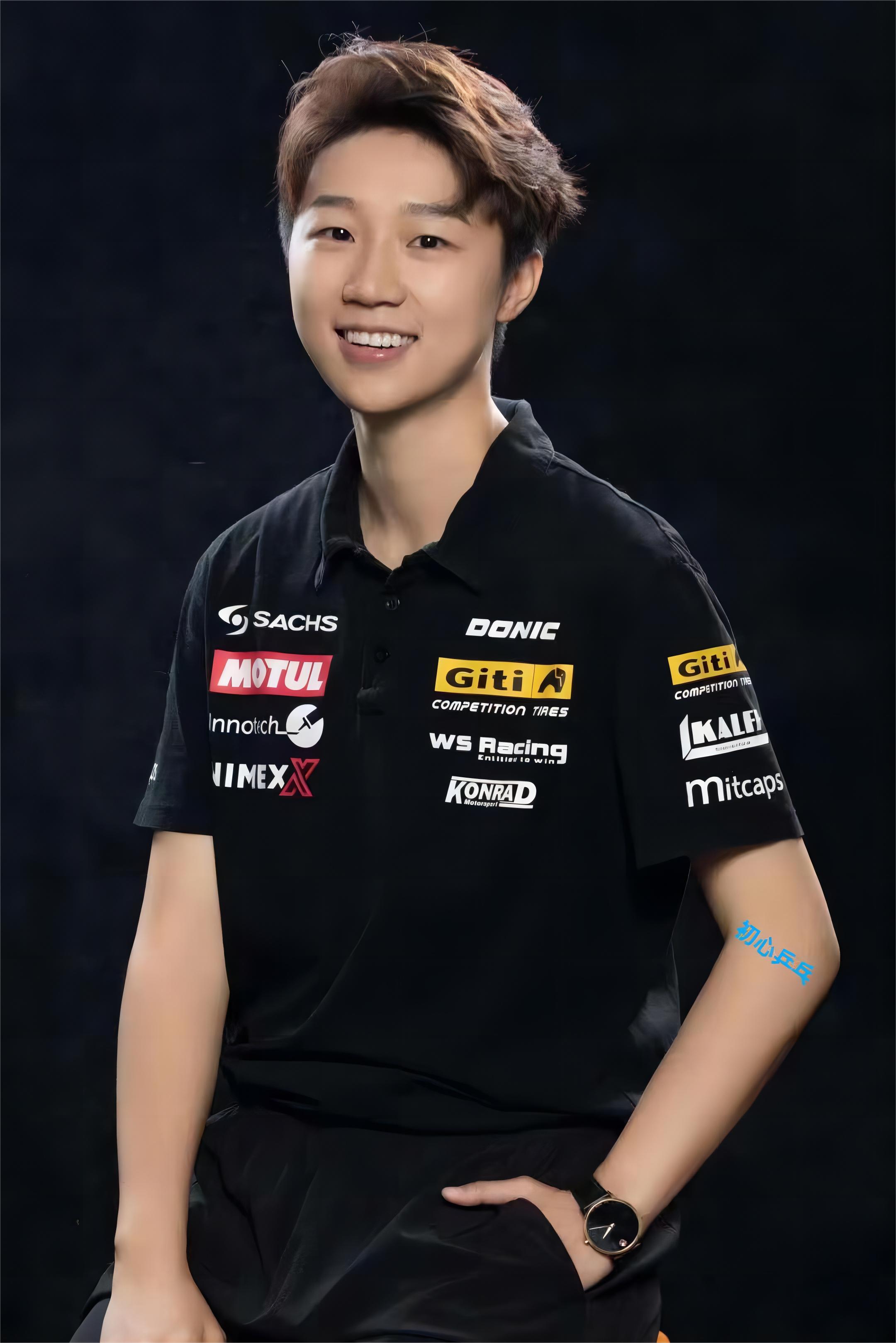 多尼克专业乒乓球服T恤