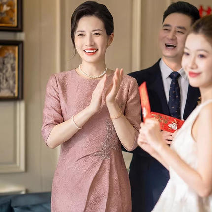 2026优雅粉色五分袖高腰礼服女婚宴装高端轻奢中长款妈妈装喜婆婆