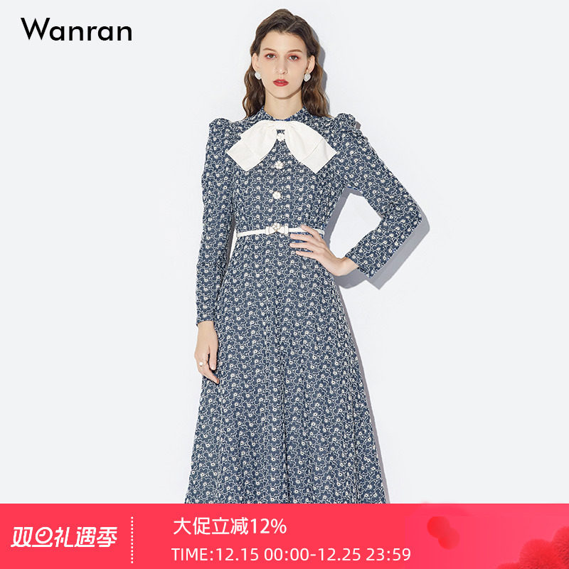 莞然泡泡袖花朵扣绣花牛仔连衣裙