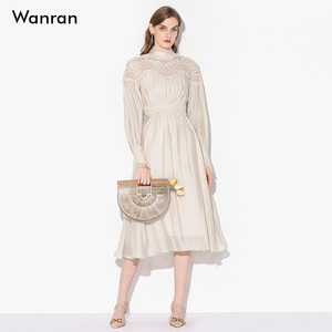 2026春季新款时尚立领复古灯笼袖拼接镂空波浪花边收腰大摆连衣裙