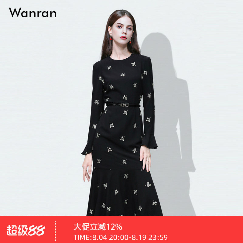 2026年春季新款淑女气质圆领长袖裙子收腰显瘦荷叶边绣花连衣裙女