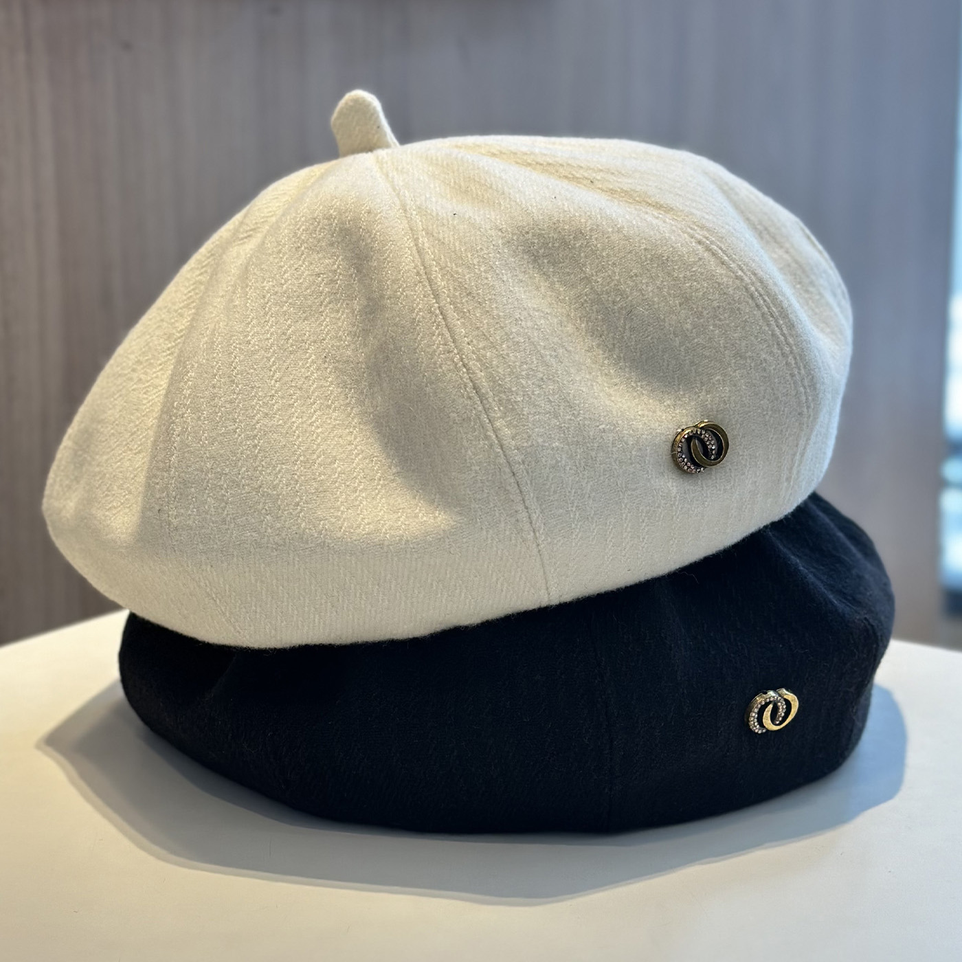 2025年新款复古纯色小标贝雷帽子女春秋季文艺画家帽显脸小蓓蕾帽