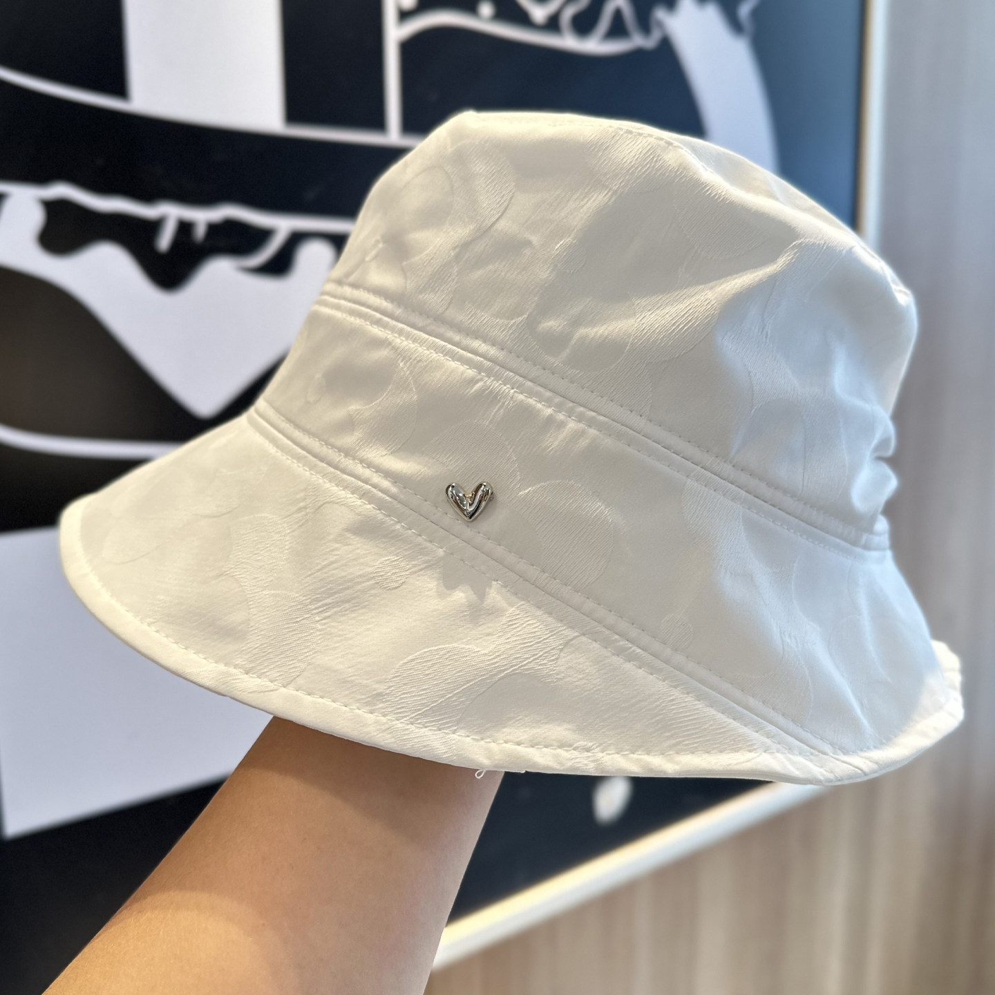 爱心装饰渔夫帽子女2026春夏季新款防晒遮阳百搭显脸小水桶帽盆帽