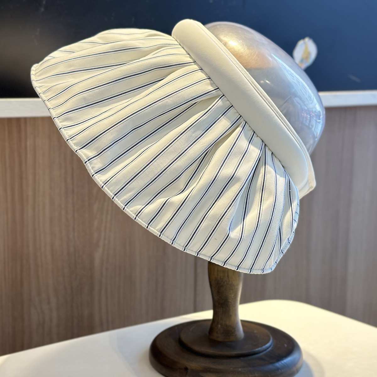 2025新款法式质感褶皱条纹贝壳空顶帽子女夏季复古大檐防晒发箍式