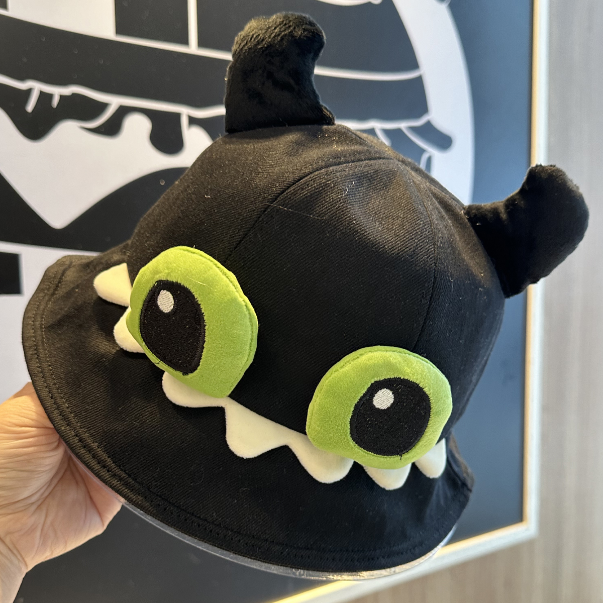 黑色大眼小怪兽渔夫帽子女百搭出游超出片潮流盆帽情侣帽时尚潮流