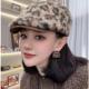 豹纹毛绒前进帽子女秋冬百搭贝雷帽显脸小PU帽檐画家帽2025新款