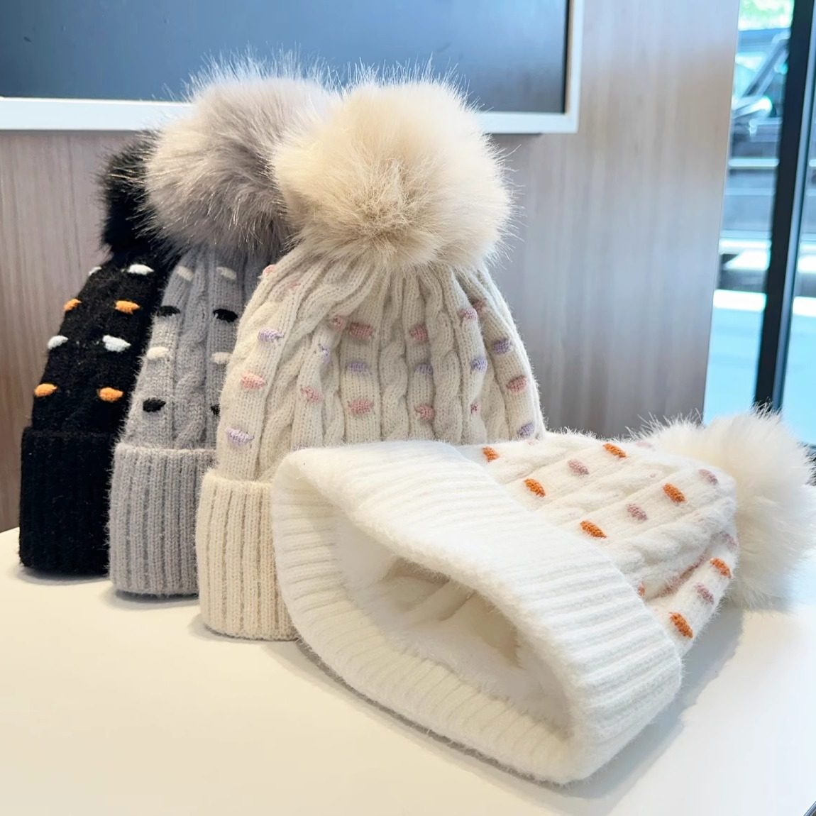 彩色毛球毛线帽子女大头围双层加绒保暖时尚百搭菠萝球帽针织帽潮