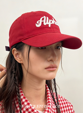 韩版红色软顶棒球帽男女通用字母刺绣春夏季防晒鸭舌帽百搭显脸小