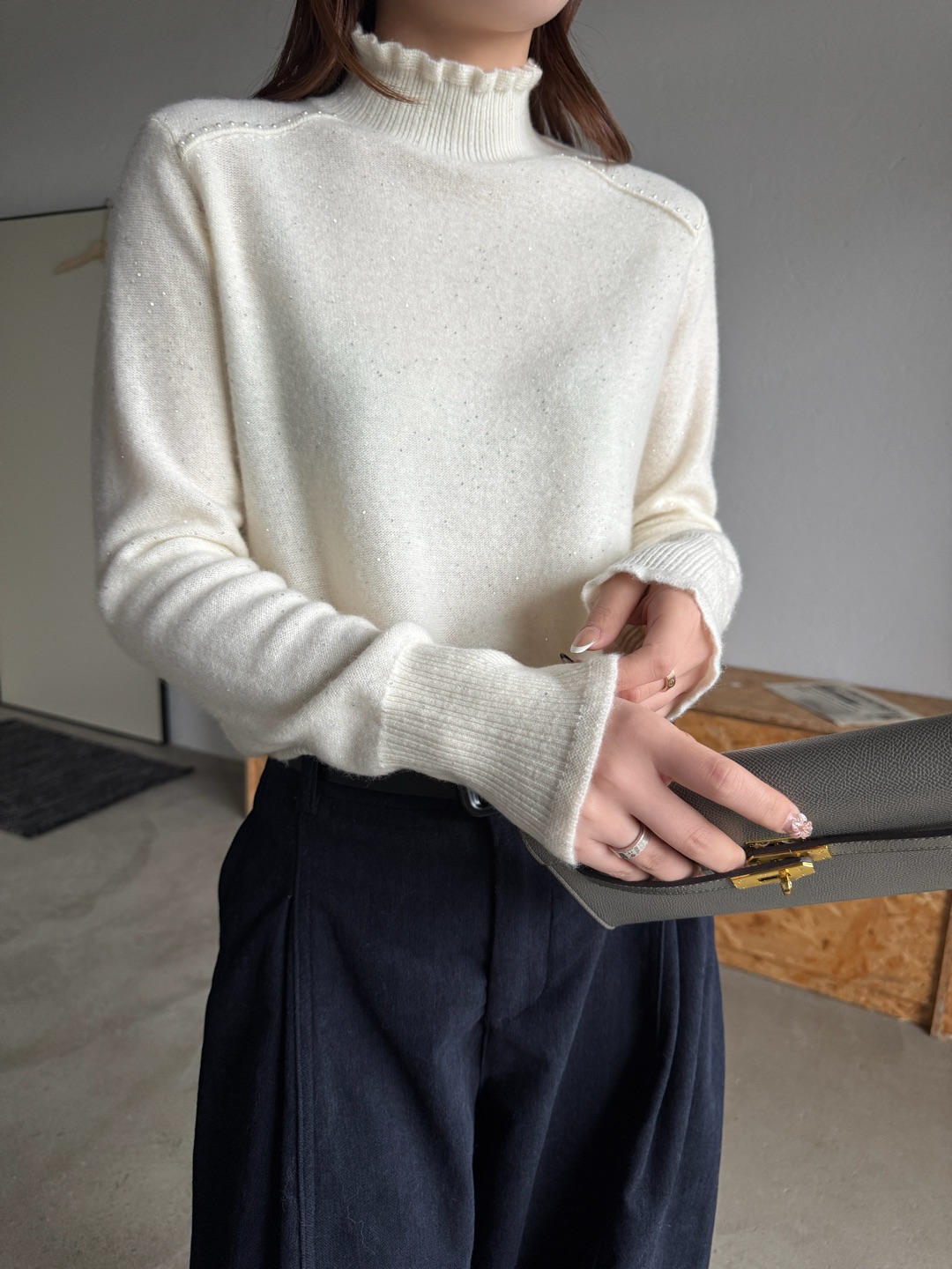 韩货半高领花边羊绒衫女2025冬季新款亮片钉珠短款毛衣打底针织衫