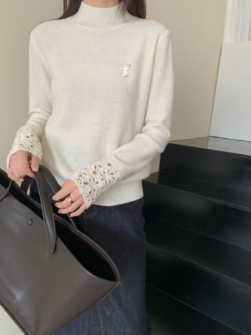 半高领亮丝羊毛打底衫重工袖口钩花毛衣女显瘦ys内搭小标针织衫l