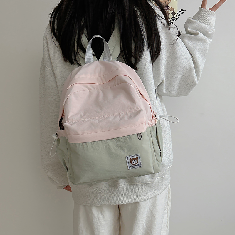 轻便尼龙旅游背包儿童旅行小书包