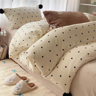 少女冬季加厚波点毛球牛奶绒米白床上四件套珊瑚绒1.5m1.8米宿舍