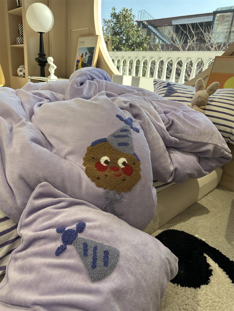 牛奶绒毛巾绣紫色魔法帽四件套