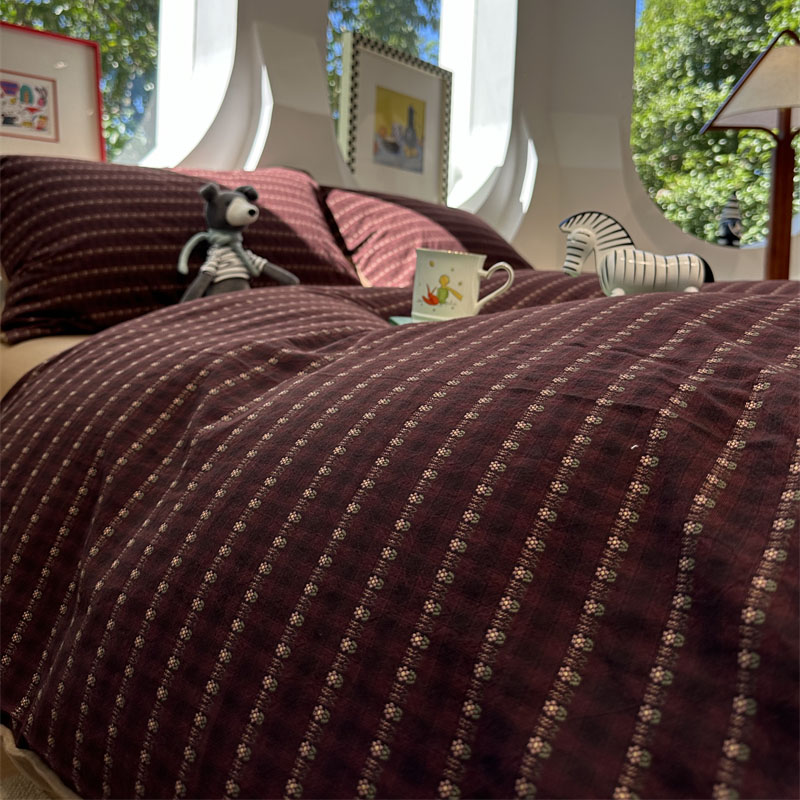 酒红色条纹色织水洗棉提花四件套