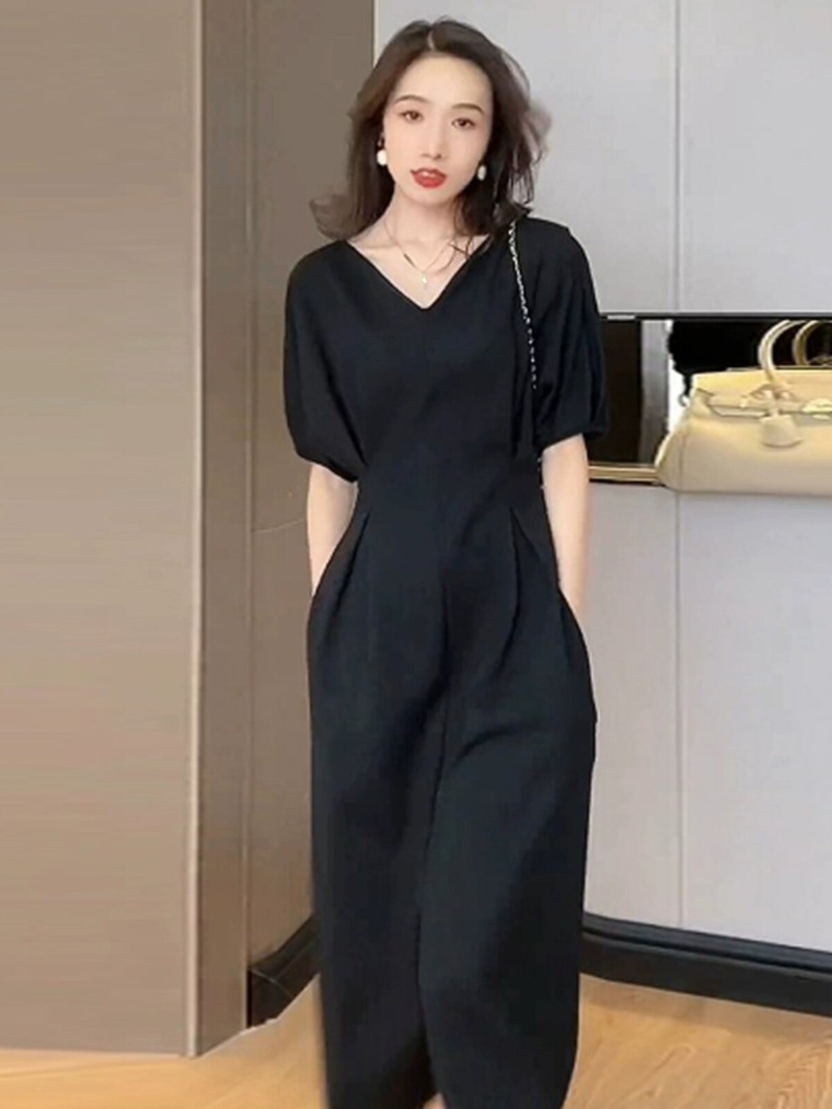 胖妹妹大码女神范赫本高端夏季黑色连衣裙V领显瘦中长款开叉A字裙