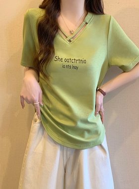 V领正肩短袖T恤女大码胖mm夏季2024年新款法式时尚洋气遮肚子上衣