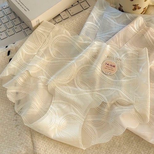 无痕内裤女士不夹臀中腰一片式夏季薄款轻盈冰爽裸感棉裆女三角裤